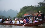 Tái diễn tình trạng không mặc áo phao tại suối Yến, chùa Hương
